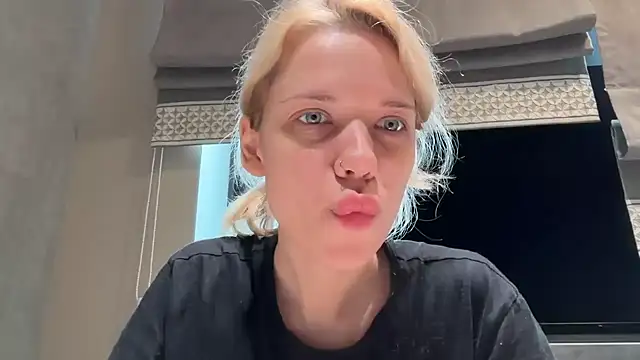 TenderChloe online show from June 18, 8:47 am