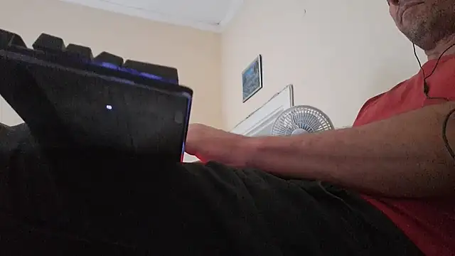 Sueliton2 online show from March 31, 7:47 pm