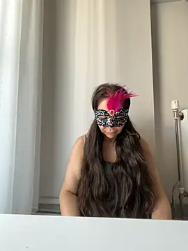 lilyums online show from June 8, 2:06 pm