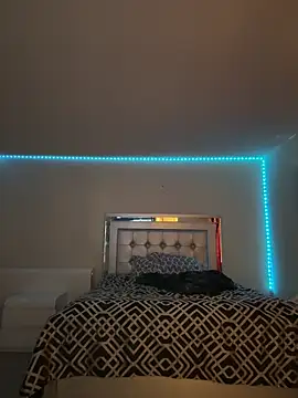 kimberlyReyes  online show from March 27, 4:51 pm