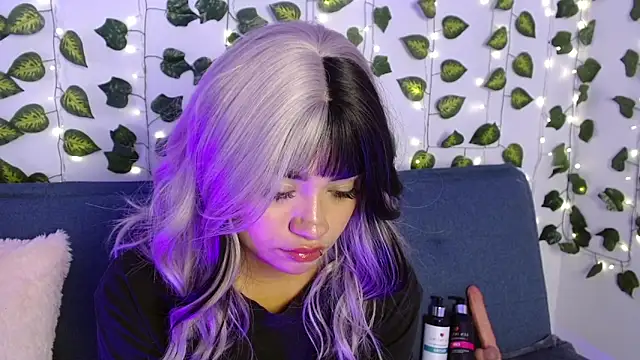 Snapshot of angie_boo1 chatting on March 27, 10:09 pm angie boo1 online show from March 27, 10:09 pm