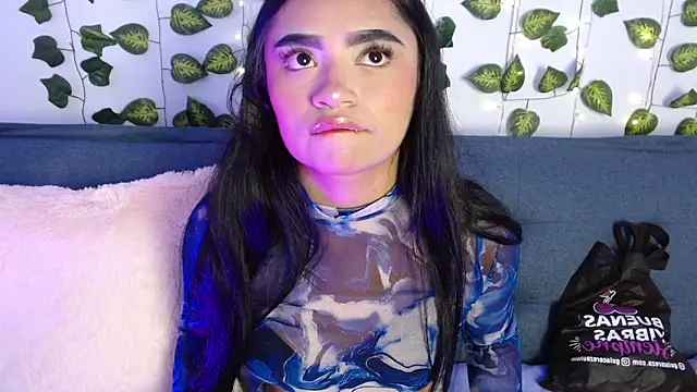 Snapshot of angie_boo1 chatting on March 31, 10:10 pm angie boo1 online show from March 31, 10:10 pm