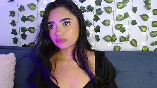 Snapshot of angie_boo1 chatting on April 4, 11:46 pm angie boo1 online show from April 4, 11:46 pm