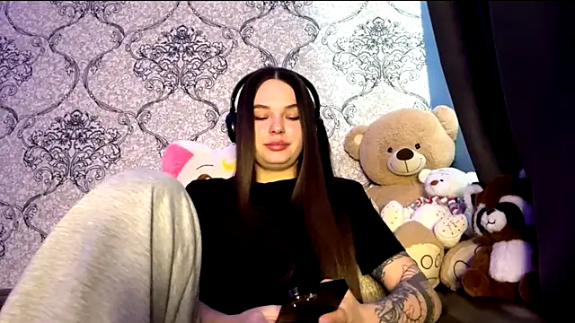 ThedaStrevell online show from March 29, 7:08 am