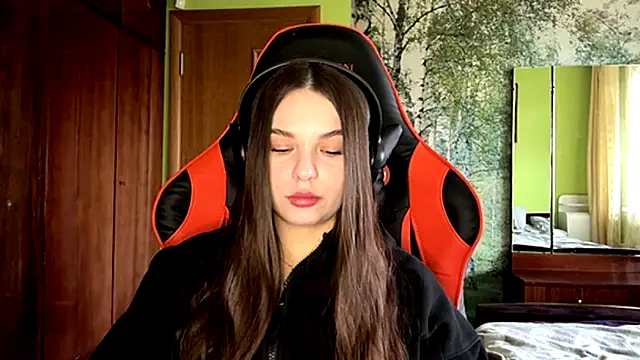 ThedaStrevell online show from April 3, 7:06 am