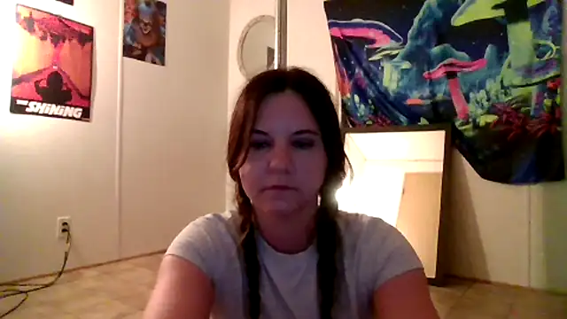 Snapshot of PennyWiseD chatting on April 14, 4:18 am PennyWiseD online show from April 14, 4:18 am