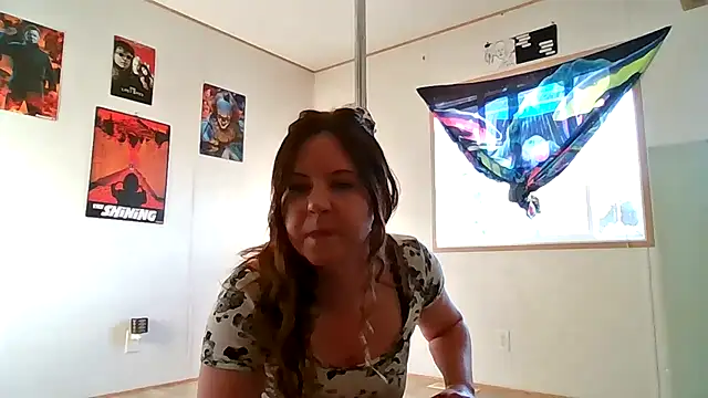 Snapshot of PennyWiseD chatting on April 30, 2:40 am PennyWiseD online show from April 30, 2:40 am