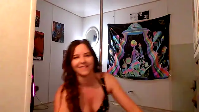 Snapshot of PennyWiseD chatting on May 25, 6:08 am PennyWiseD online show from May 25, 6:08 am