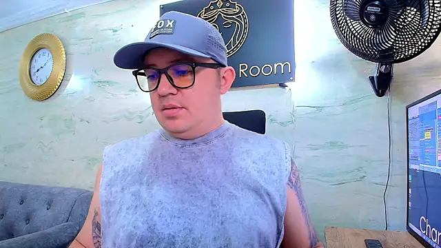 maximo daddy online show from April 26, 1:09 pm