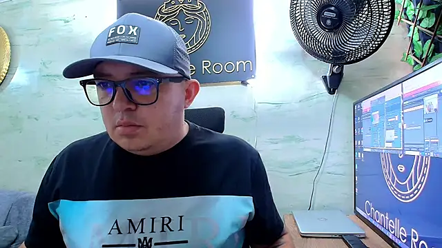 maximo daddy online show from May 2, 11:48 am