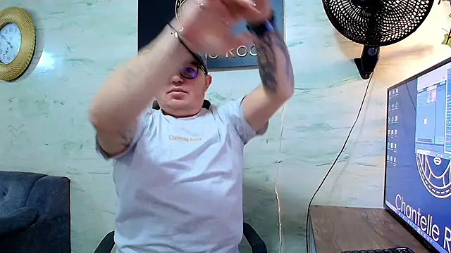 maximo daddy online show from May 5, 11:51 am