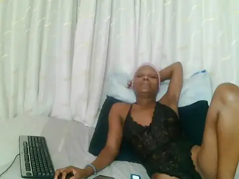Snapshot of SexySlimMelanin7 chatting on April 5, 8:17 pm SexySlimMelanin7 online show from April 5, 8:17 pm