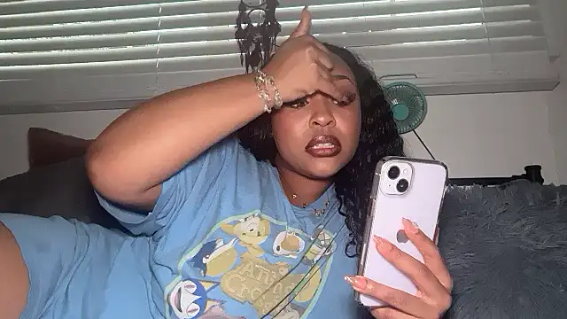 Yourmommysilk online show from March 29, 2:22 am