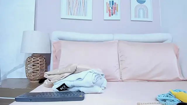 Snapshot of zara_lopez chatting on March 18, 7:39 pm zara lopez online show from March 18, 7:39 pm