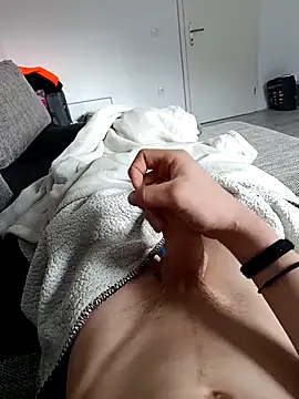 Snapshot of matthi898 chatting on March 27, 7:47 am matthi898 online show from March 27, 7:47 am