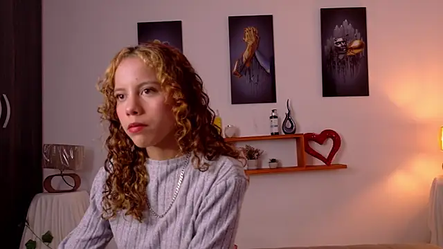 Snapshot of lia_valmont_01 chatting on March 25, 6:47 pm lia valmont 01 online show from March 25, 6:47 pm