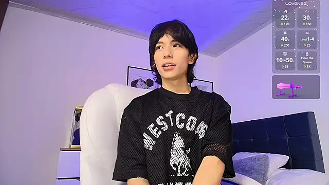 Snapshot of alexconsanii chatting on March 29, 12:43 am alexconsanii online show from March 29, 12:43 am