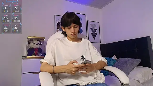 Snapshot of alexconsanii chatting on April 5, 12:52 am alexconsanii online show from April 5, 12:52 am