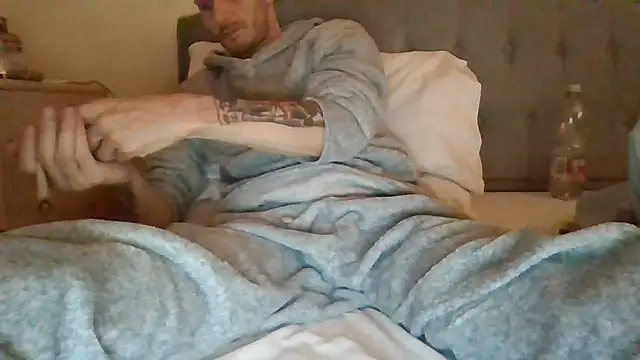 Snapshot of feetlovrr94 chatting on March 26, 1:22 am feetlovrr94 online show from March 26, 1:22 am