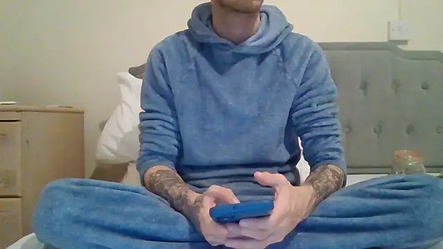 Snapshot of feetlovrr94 chatting on March 27, 9:03 pm feetlovrr94 online show from March 27, 9:03 pm