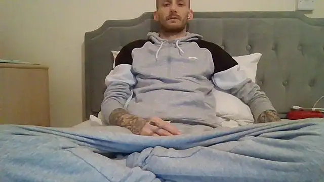 Snapshot of feetlovrr94 chatting on March 31, 10:21 pm feetlovrr94 online show from March 31, 10:21 pm