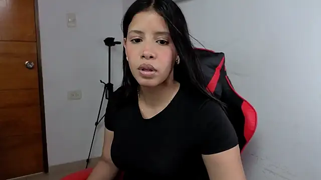 Snapshot of mirko_xx chatting on March 24, 2:05 am mirko xx online show from March 24, 2:05 am