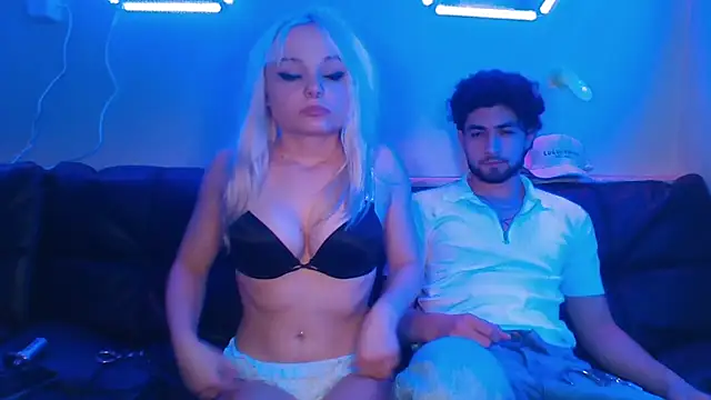 Snapshot of StarBabyXoXo chatting on March 25, 5:35 am StarBabyXoXo online show from March 25, 5:35 am