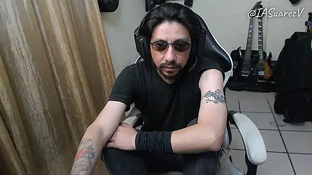 Snapshot of IASuarezV chatting on April 7, 11:32 am IASuarezV online show from April 7, 11:32 am