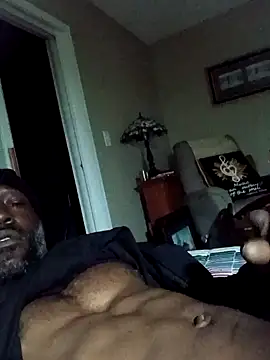 Snapshot of KingBlackStallion chatting on April 4, 6:33 am KingBlackStallion online show from April 4, 6:33 am