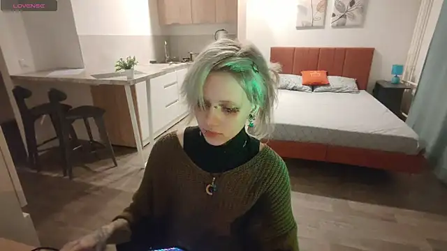 Snapshot of StijenaHunt chatting on March 29, 2:50 pm StijenaHunt online show from March 29, 2:50 pm