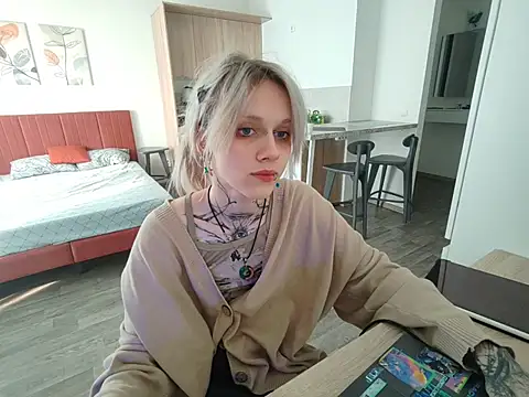 Snapshot of StijenaHunt chatting on March 30, 9:32 am StijenaHunt online show from March 30, 9:32 am