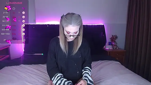 ammyska online show from March 29, 3:28 am