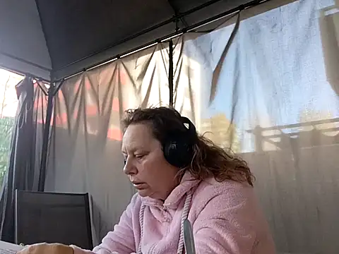 Snapshot of Jahudka47 chatting on May 2, 7:02 am Jahudka47 online show from May 2, 7:02 am