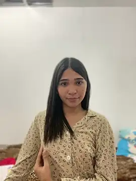 Snapshot of allaboutlara_ chatting on March 27, 1:44 pm allaboutlara online show from March 27, 1:44 pm