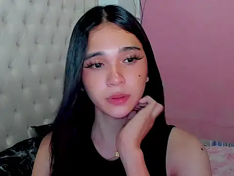 Snapshot of allaboutlara_ chatting on April 6, 11:11 am allaboutlara online show from April 6, 11:11 am