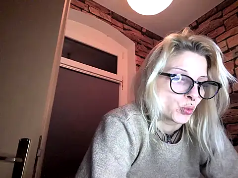 Snapshot of TattooBunny18 chatting on March 27, 10:31 pm TattooBunny18 online show from March 27, 10:31 pm