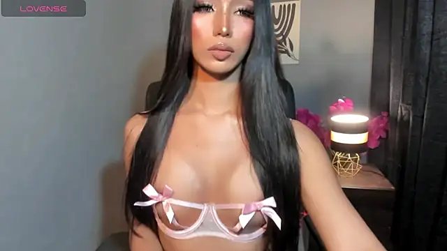 Snapshot of xEllaineCumsLotx chatting on April 6, 8:37 am xEllaineCumsLotx online show from April 6, 8:37 am