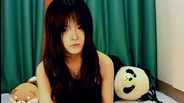 Snapshot of girllong520 chatting on April 14, 1:39 pm girllong520 online show from April 14, 1:39 pm