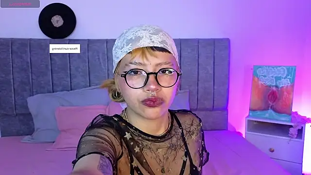 Snapshot of Luna_Blooms chatting on March 27, 11:32 am Luna Blooms online show from March 27, 11:32 am