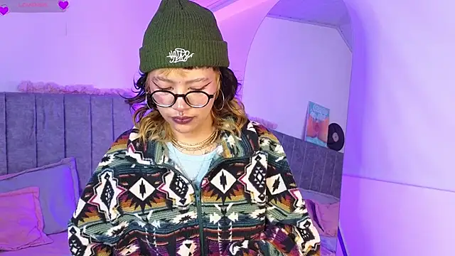 Snapshot of Luna_Blooms chatting on April 1, 11:44 am Luna Blooms online show from April 1, 11:44 am