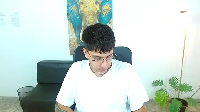 Snapshot of maax_18 chatting on March 27, 1:33 pm maax 18 online show from March 27, 1:33 pm