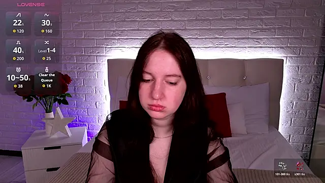 Snapshot of Elisabeth_Binder chatting on April 2, 3:37 am Elisabeth Binder online show from April 2, 3:37 am