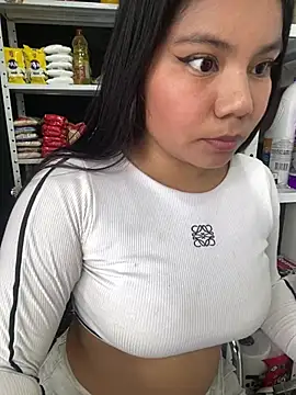 krystal pink online show from March 31, 1:00 pm