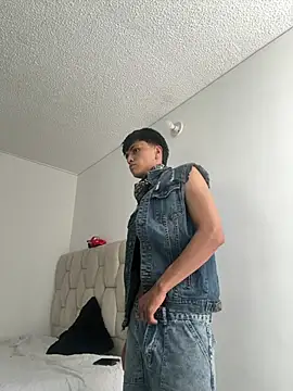 Snapshot of LYAN_DYLAN chatting on March 29, 8:42 pm LYAN DYLAN online show from March 29, 8:42 pm