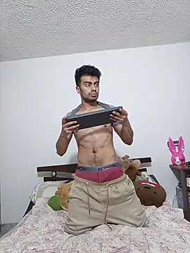 Snapshot of santiago_luxx chatting on March 28, 6:35 am santiago luxx online show from March 28, 6:35 am