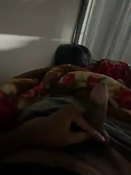 Snapshot of devlove352 chatting on April 3, 9:35 pm devlove352 online show from April 3, 9:35 pm