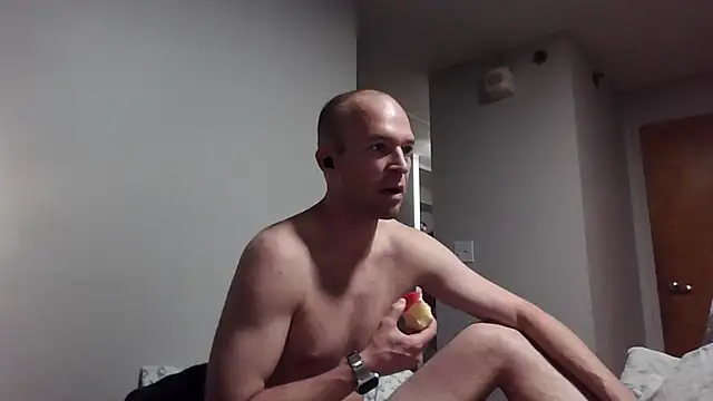 Snapshot of Luke_James chatting on April 2, 12:14 pm Luke James online show from April 2, 12:14 pm