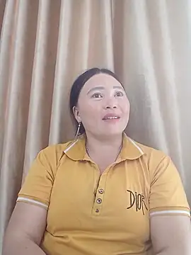 Lily Daisy online show from April 3, 2:53 am