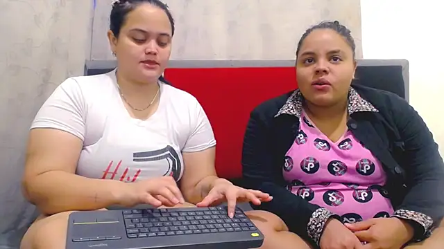 Snapshot of alana_and_billie chatting on March 24, 10:53 am alana and billie online show from March 24, 10:53 am