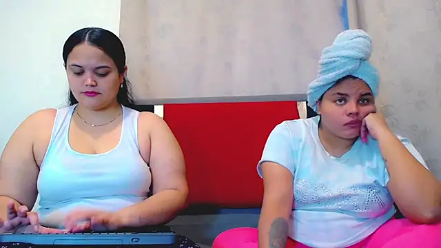 Snapshot of alana_and_billie chatting on March 30, 11:00 am alana and billie online show from March 30, 11:00 am